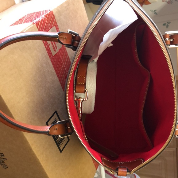 Dooney domed satchel-closet NWT./yellow card, dust bag, PRICE FIRM 🐘 color - Picture 8 of 16